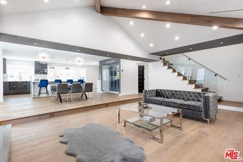 18721 Hatteras St, Tarzana, CA 91356