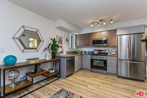 6640 WOODLEY AVE, VAN NUYS, CA 91406