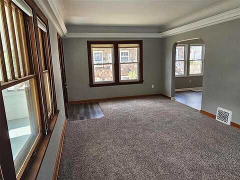 3033 E Avenue NE, Cedar Rapids, IA 52402