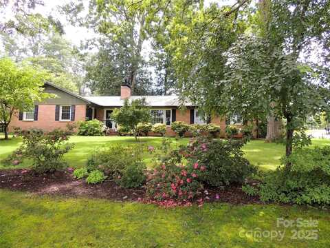 1220 Everette Place, Hendersonville, NC 28791