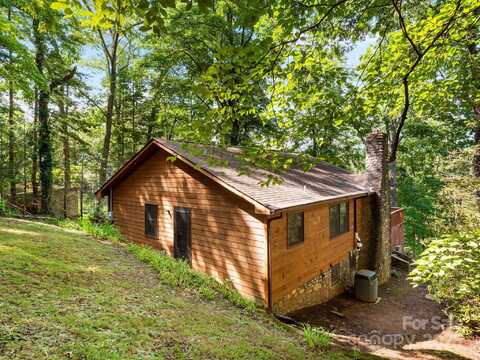 35 Essex Road, Waynesville, NC 28786