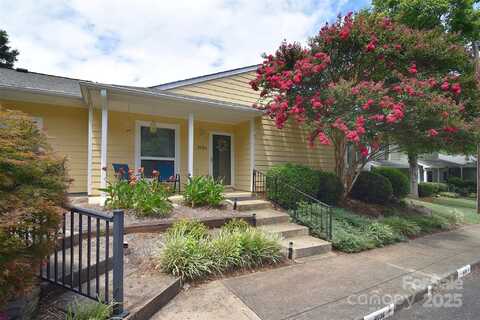 9034 Mcalpine Cove Court, Charlotte, NC 28270