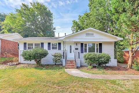 3915 Crestridge Drive, Charlotte, NC 28217