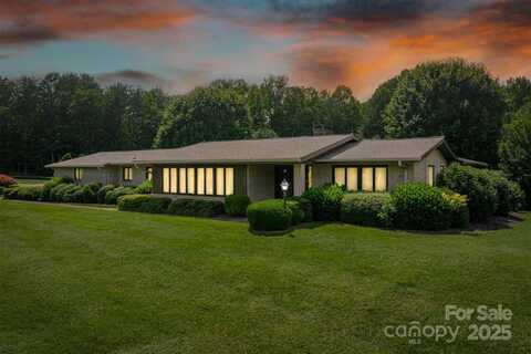 2813 Lakeview Drive, Lenoir, NC 28645