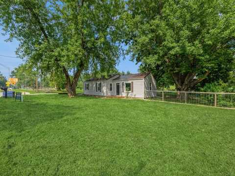 4571 E 38th Street, Des Moines, IA 50317