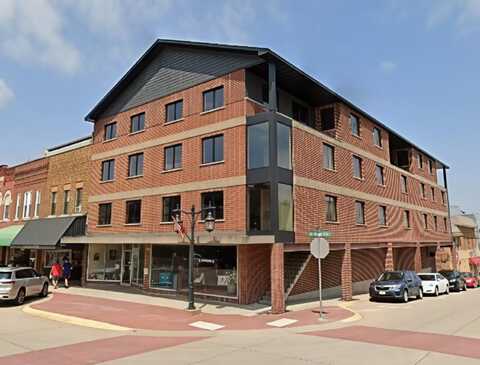 248 E 1st, Dyersville, IA 52040