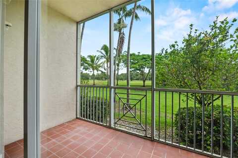 3500 Oaks Clubhouse Dr 109, Pompano Beach, FL 33069