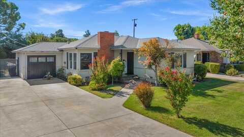 2835 Vagedes Avenue N, Fresno, CA 93705