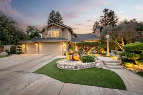 662 Helm Avenue N, Clovis, CA 93611