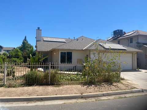 2220 Prospect Avenue N, Fresno, CA 93722