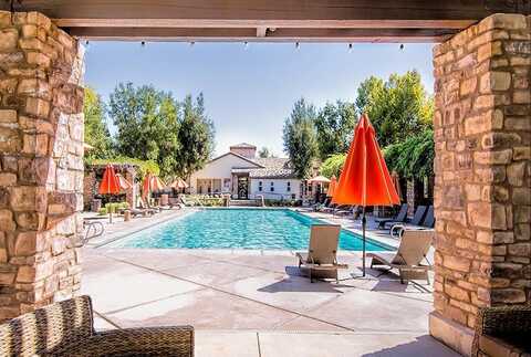 1587 STRADA Way N, Clovis, CA 93619