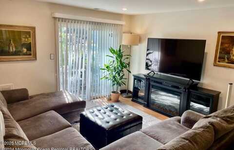 102 Wedgewood Circle, Belford, NJ 07718