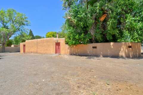1107 Roadrunner Lane NW, Los Ranchos, NM 87114