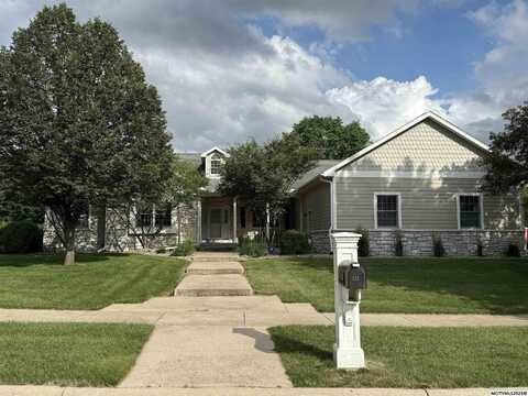 125 Pebble Creek Dr, MASON CITY, IA 50401
