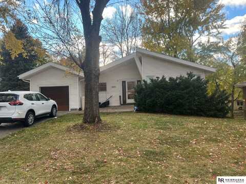 5437 Homestead Court, Lincoln, NE 68521