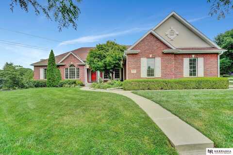 8740 Augusta Circle, Lincoln, NE 68526