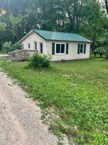 1137 S Bingham Avenue, White Cloud, MI 49349