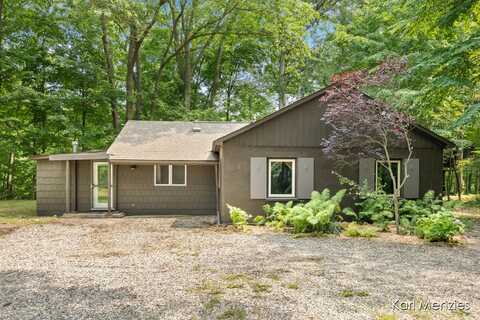 5820 Verta Drive NE, Belmont, MI 49306