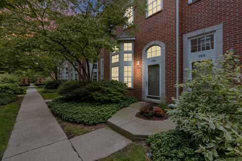 174 Georgetown Square S, Royal Oak, MI 48067