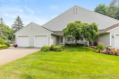 171 Hunters Lane NE, Rockford, MI 49341