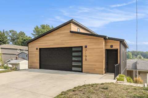 7198 Peninsula Drive NE, Rockford, MI 49341