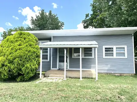 221 E Center Avenue, Seymour, MO 65746