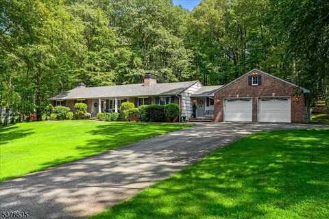 11 Daniel Ln, Kinnelon, NJ 07405