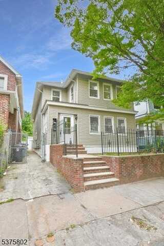 137 Osborne Ter, Newark, NJ 07108