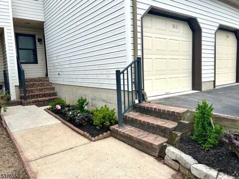 303 Larch Ct, Raritan, NJ 08822