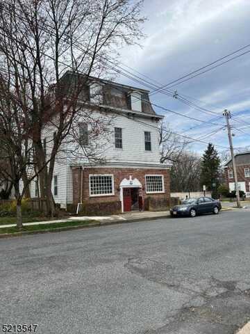 52 Center St, Bloomsbury, NJ 08804