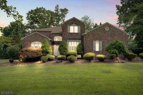4 Justin Dr, East Hanover, NJ 07936