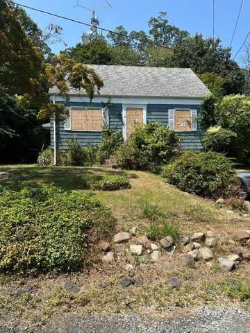 35 Benwell Ave, Wayne, NJ 07470