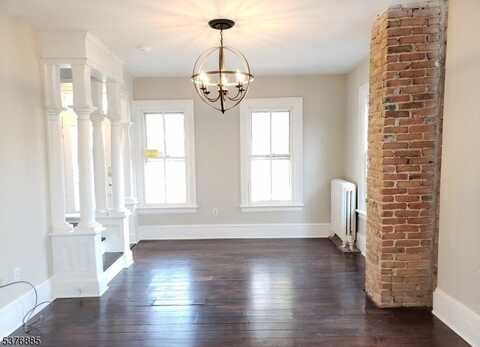 43 Broad St, Flemington, NJ 08822