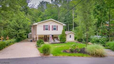 11 White Birch Trl, Jefferson Twp., NJ 07460