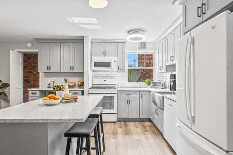 104 WEST 52ND ST, Bayonne, NJ 07002