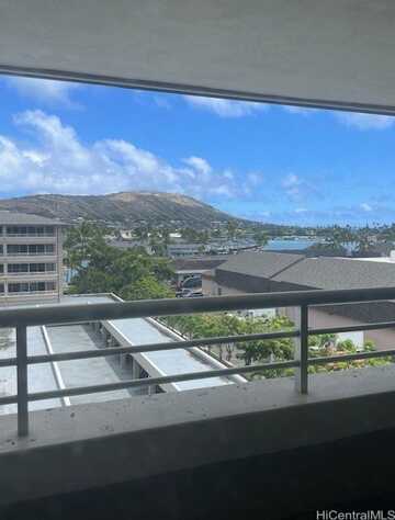 1 Keahole Place, Honolulu, HI 96825