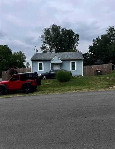 121 E Splitlog Street, Other, MO 64843