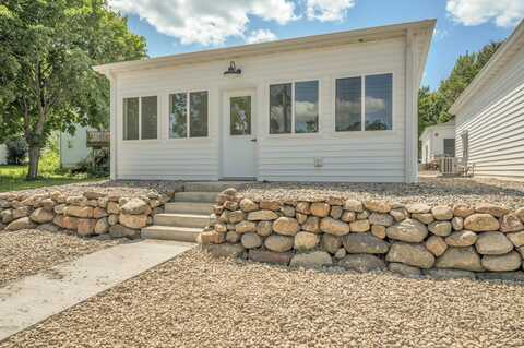 1504 Dundee Avenue, Spirit Lake, IA 51360