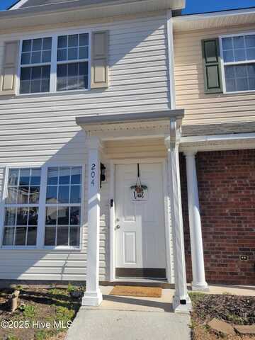 204 Woodlake Court, Jacksonville, NC 28546