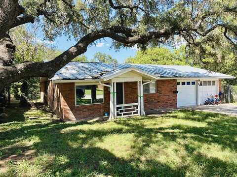 710 N Lake Dr, Kerrville, TX 78028