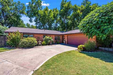7126 NW Woodland Pl, Lawton, OK 73505