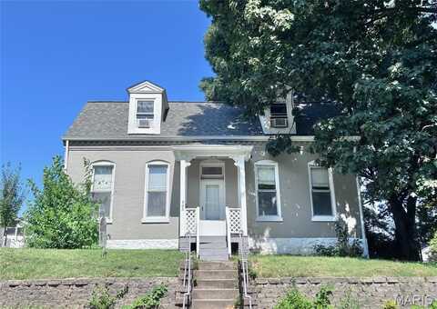 705 N Benton Avenue, Saint Charles, MO 63301