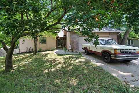 2120 Fox Meadows, Manhattan, KS 66503