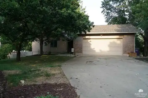 2120 Fox Meadows, Manhattan, KS 66503