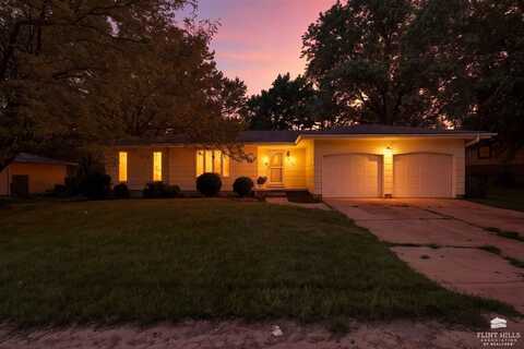 1431 Browning, Manhattan, KS 66502