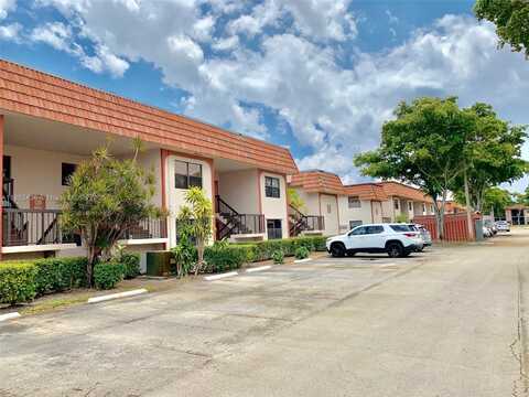 905 NE 209th St, Miami, FL 33179
