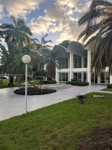 486 NW 165th St Rd, Miami, FL 33169
