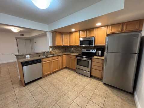 5761 Riverside Dr, Coral Springs, FL 33067