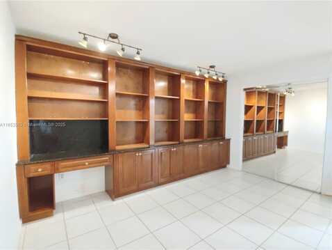 6934 Holly Rd, Miami Lakes, FL 33014
