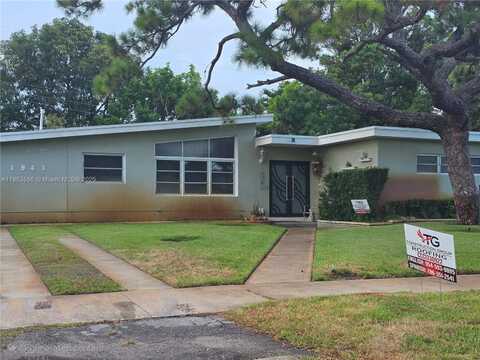 1941 NW 184th St, Miami Gardens, FL 33056